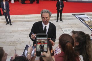 Pour sa 82e édition, la Mostra déroule le tapis rouge au cinéma américain. KEYSTONE/AP/Alessandra Tarantino